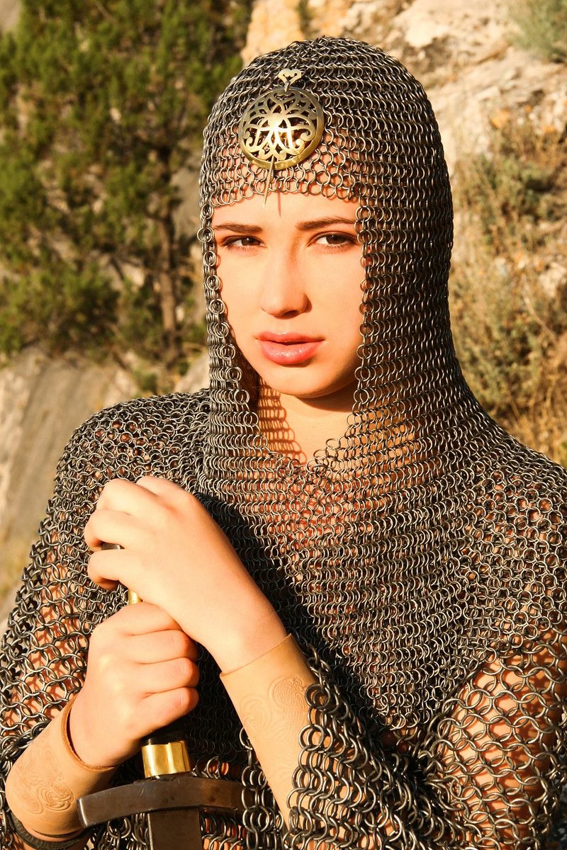 Алиса, 25